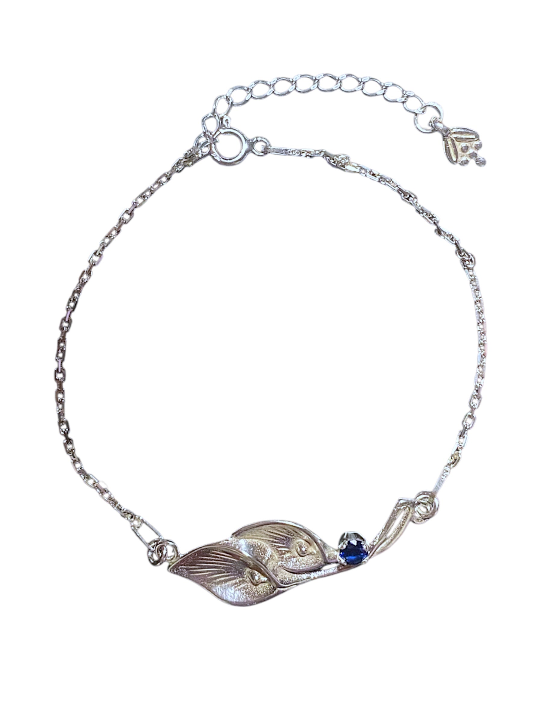 Srebrna bransoletka z liliami i kamieniem