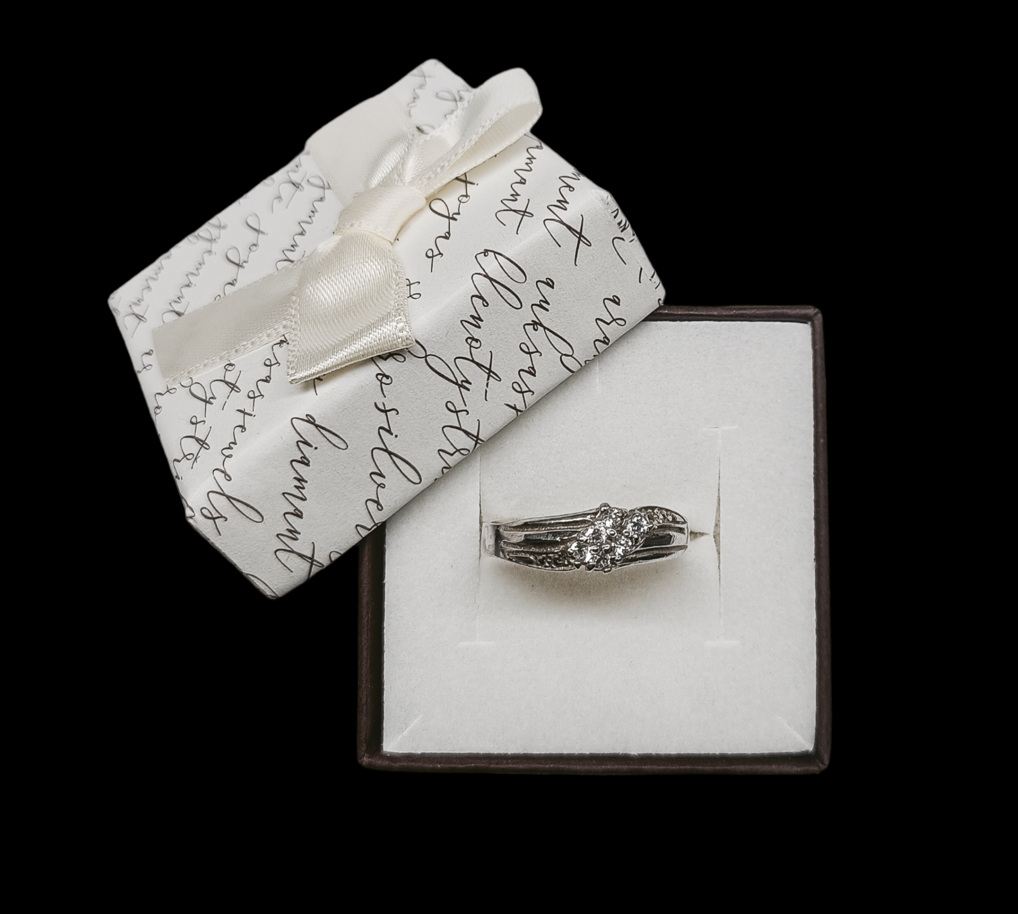 Srebrny pierścionek z cyrkoniami