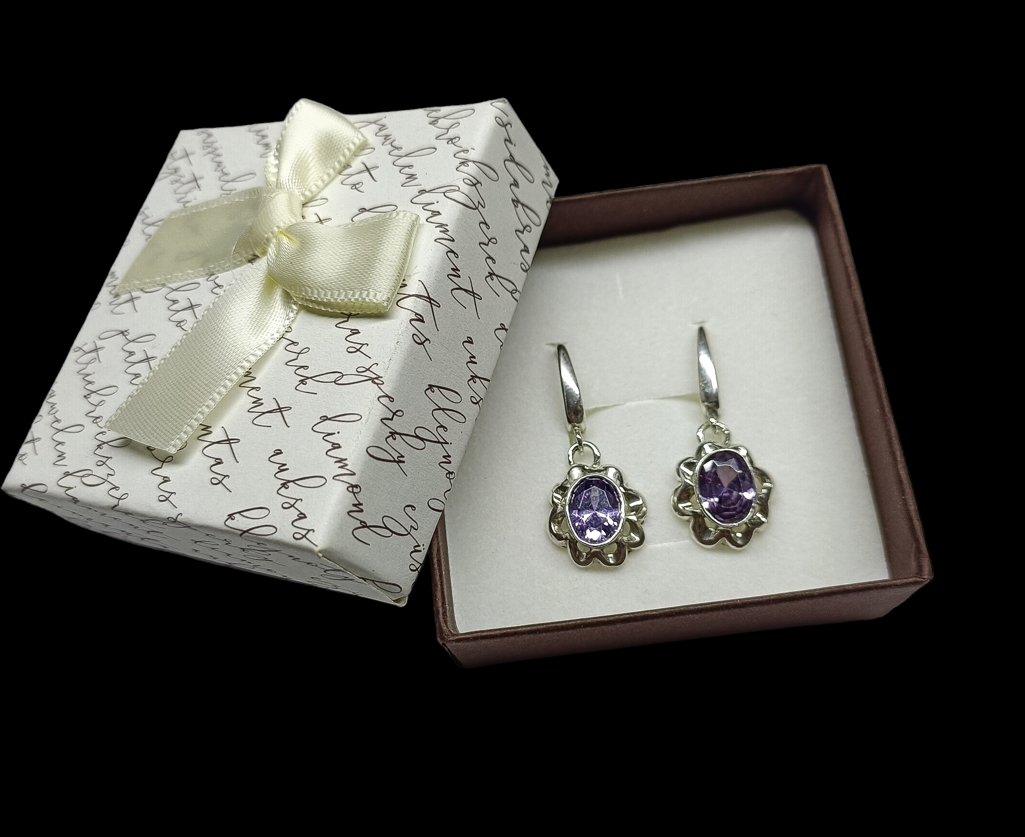 Srebrne kolczyki z fioletowym kamieniem