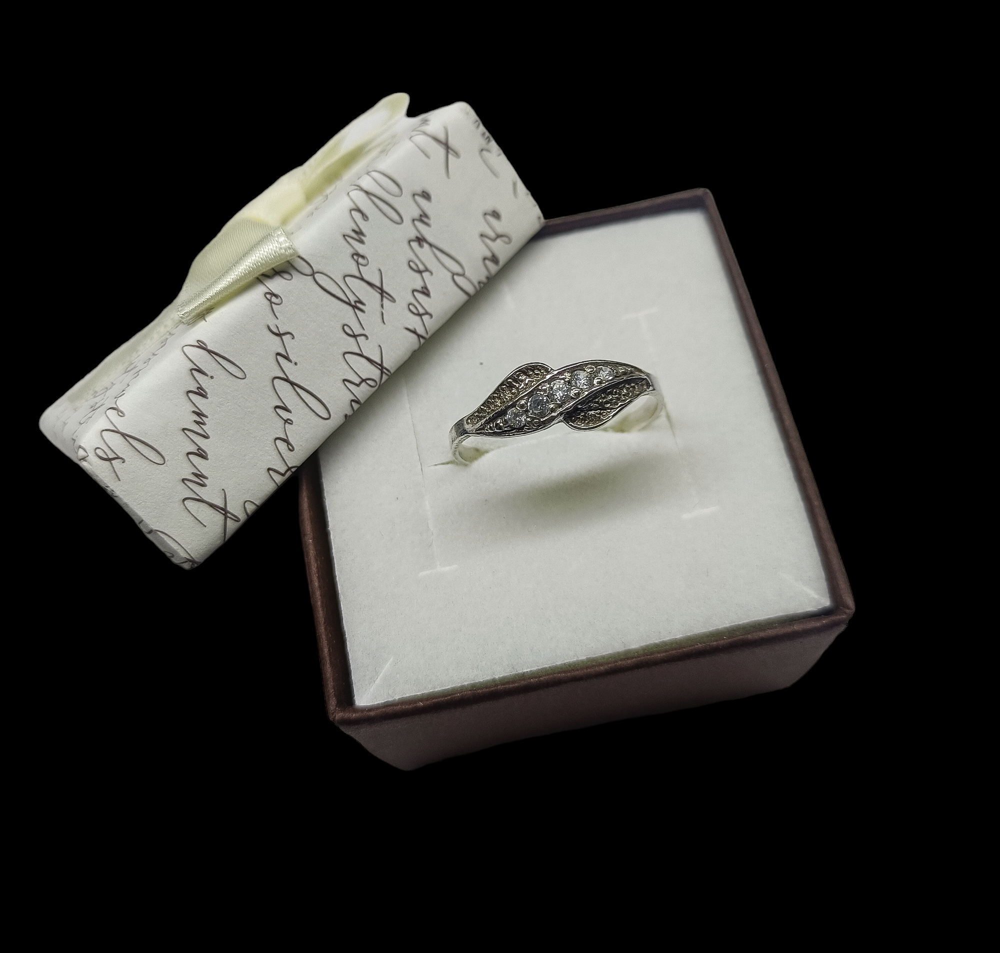 Srebrny pierścionek z cyrkoniami