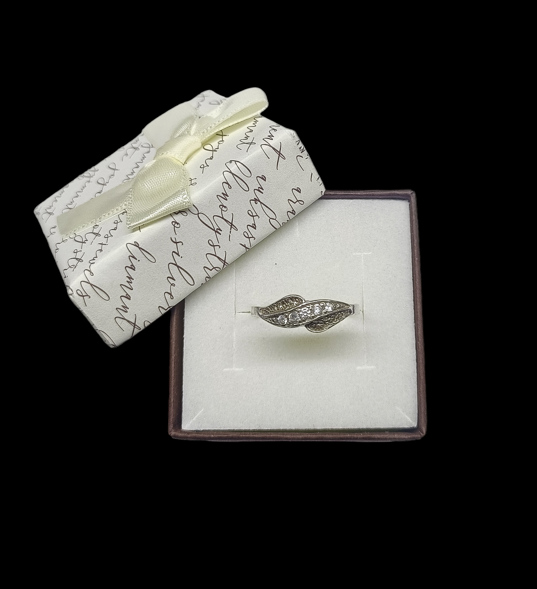 Srebrny pierścionek z cyrkoniami