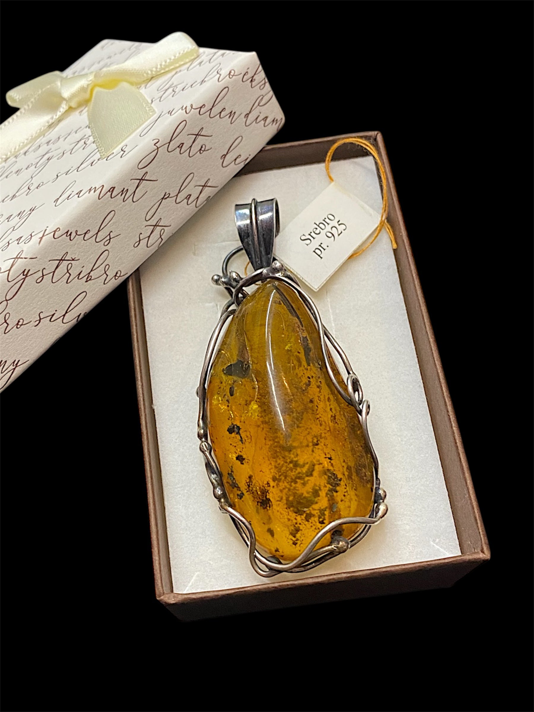 Wisior z Bałtyckim Bursztynem